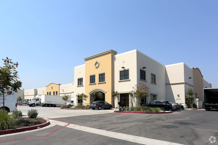 4910 Azusa Canyon Rd, Irwindale, CA à louer - Photo de l’immeuble – Image 3 sur 6