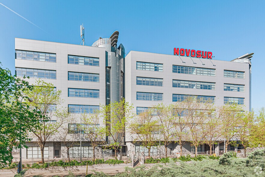 Avenida los Rosales, 42, Madrid, Madrid à vendre - Photo de l’immeuble – Image 2 sur 2