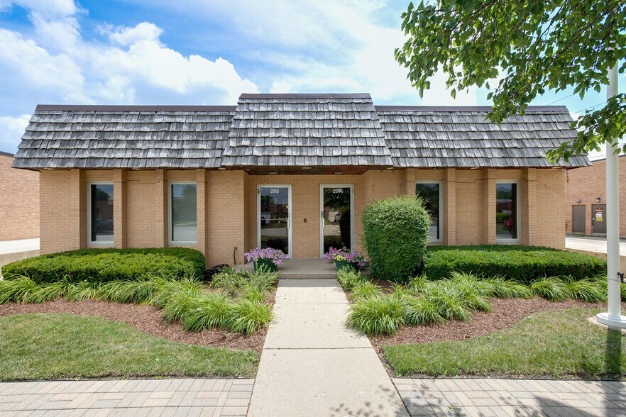 295-297 Carlton Dr, Carol Stream, IL à vendre - Photo de l’immeuble – Image 1 sur 21