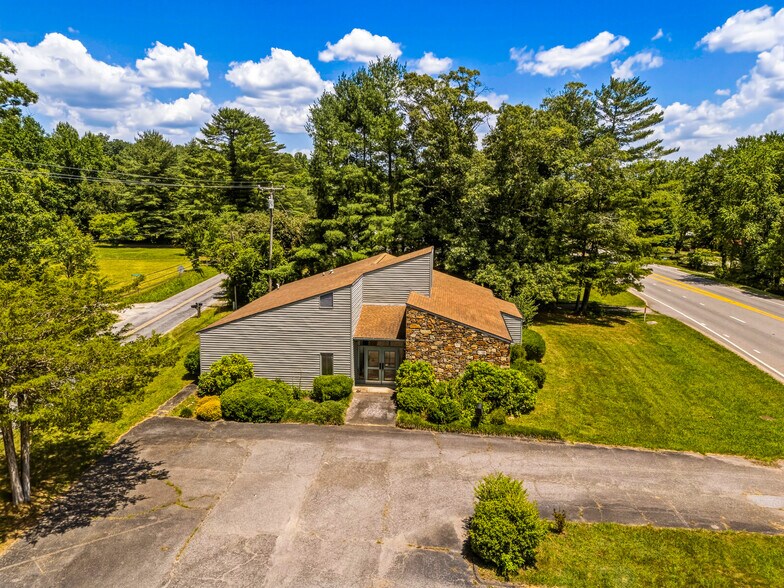 675 Hendersonville Hwy, Pisgah Forest, NC à vendre - Photo de l’immeuble – Image 1 sur 31
