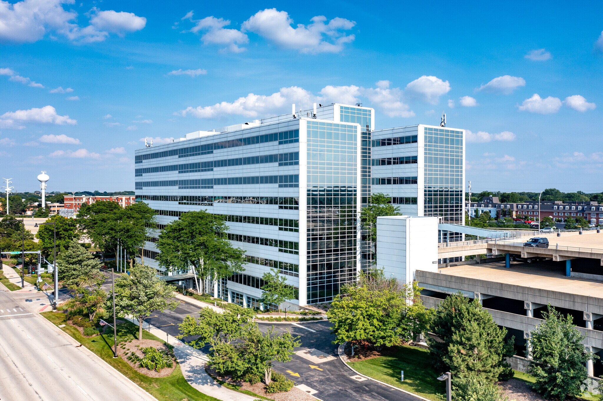 1111 W 22nd St, Oak Brook, IL à louer Photo de l’immeuble– Image 1 sur 13