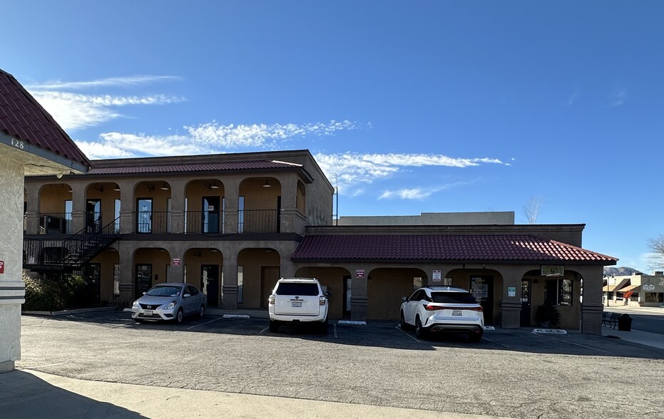 122 E Tehachapi Blvd, Tehachapi, CA à louer - Photo de l’immeuble – Image 1 sur 6
