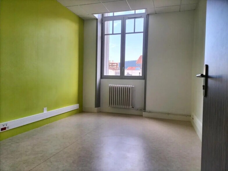 Bureau dans Nantua à louer - Photo de l’immeuble – Image 1 sur 3
