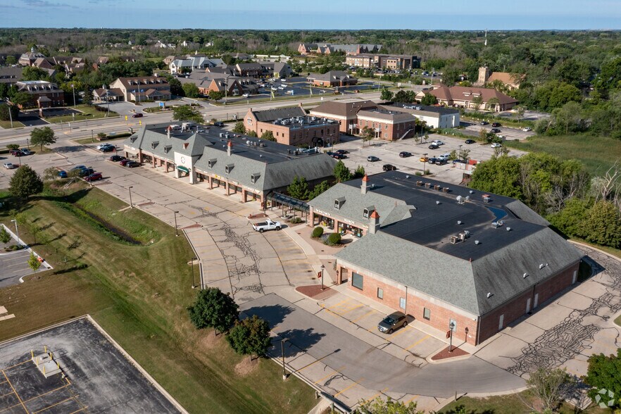 1300-1412 W Mequon Rd, Mequon, WI à louer - Aérien – Image 2 sur 3