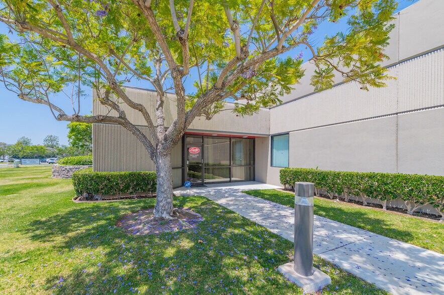 380-384 Clinton St, Costa Mesa, CA à louer - Photo de l’immeuble – Image 3 sur 20