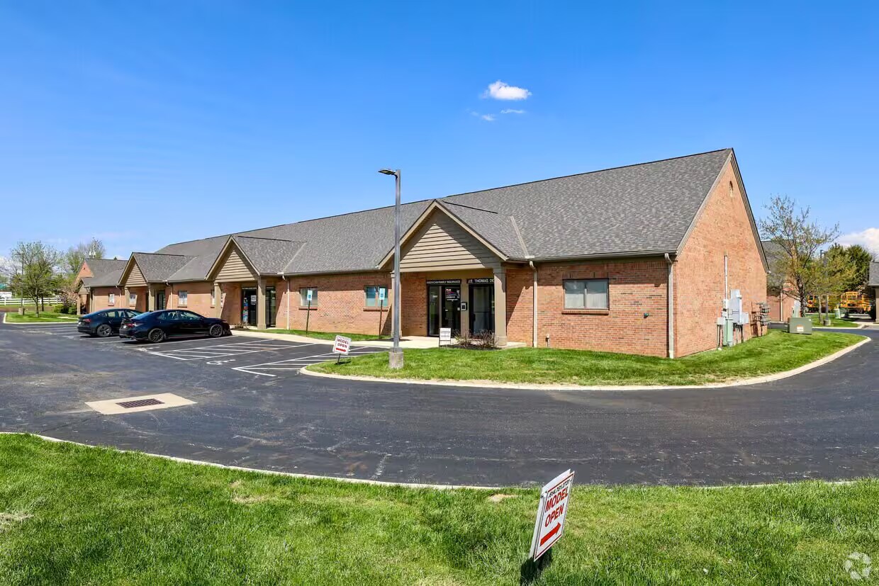 8881-8905 Commerce Loop Dr, Columbus, OH à louer Photo de l’immeuble– Image 1 sur 2