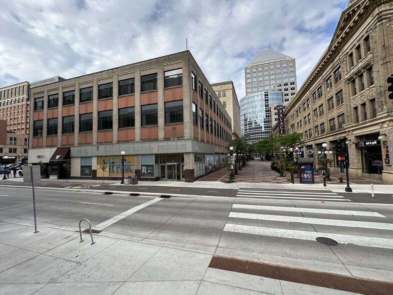419-425 Wabasha St N, Saint Paul, MN à vendre - Photo de l’immeuble – Image 1 sur 59