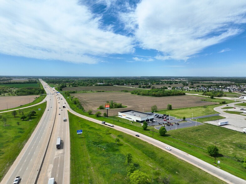 7000 First Ranger Dr, South Beloit, IL à louer - Photo de l’immeuble – Image 3 sur 9