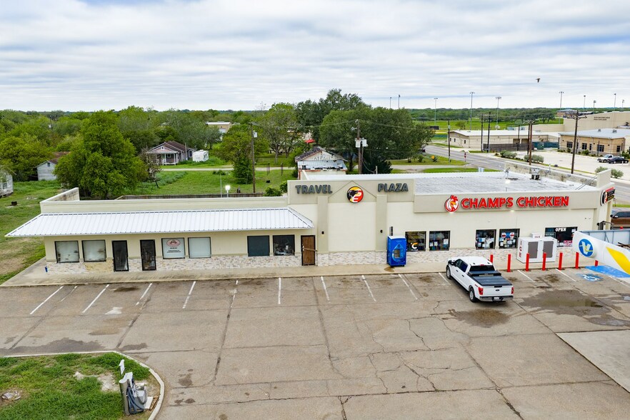 104 S 8th St, Skidmore, TX à vendre - Photo de l’immeuble – Image 3 sur 4