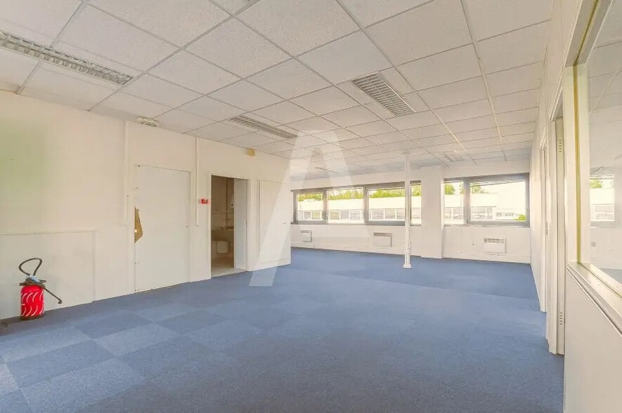 Bureau dans Saclay à louer - Photo de l’immeuble – Image 2 sur 5