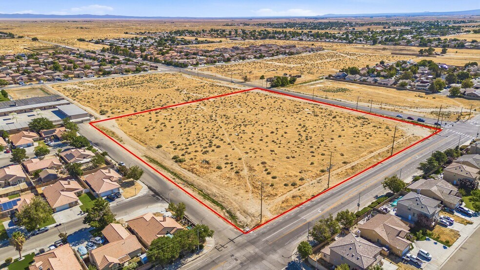 2000 E Lancaster Blvd, Lancaster, CA à vendre - Aérien – Image 3 sur 13