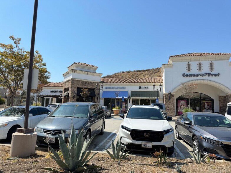 1610 E Thousand Oaks Blvd, Thousand Oaks, CA à louer - Photo de l’immeuble – Image 3 sur 6