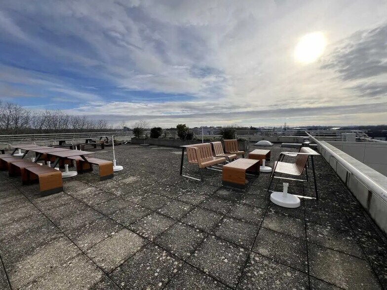 Bureau dans Guyancourt à louer - Photo de l’immeuble – Image 3 sur 8