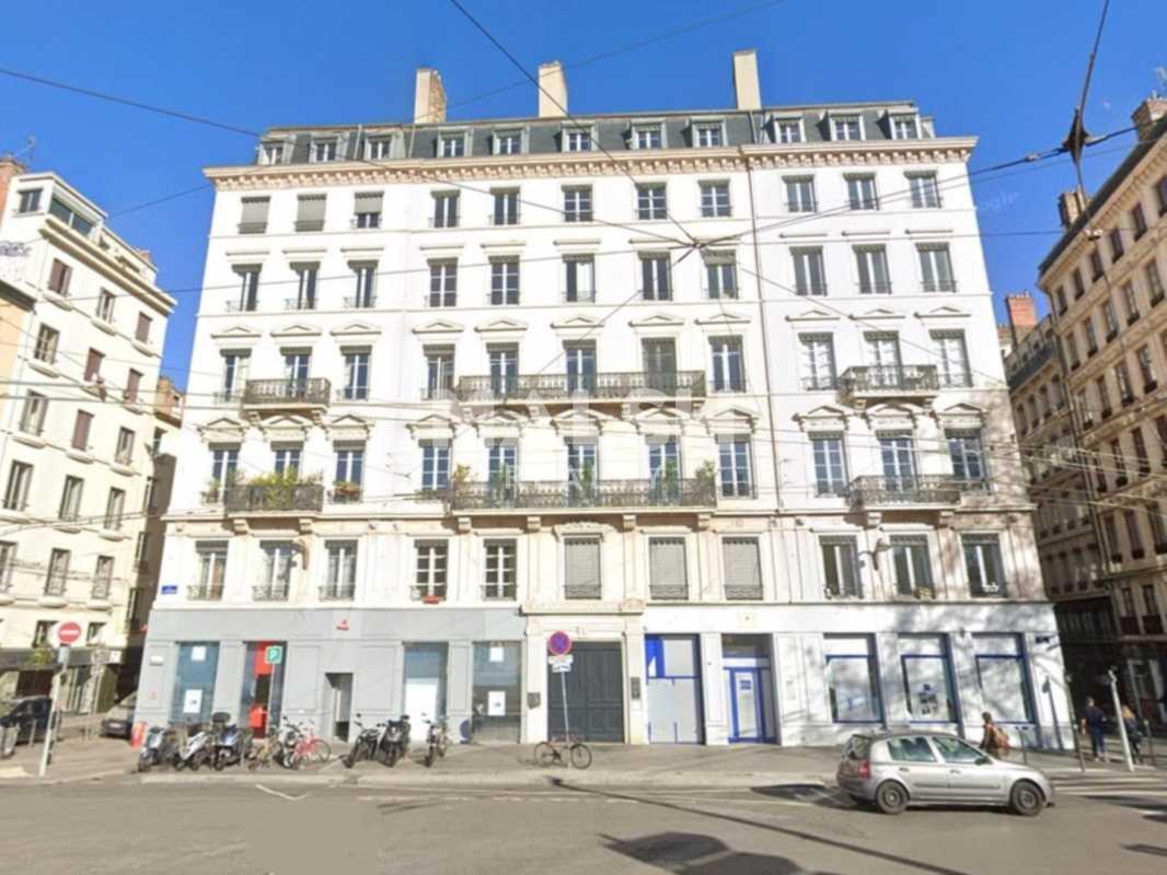 Local commercial dans Lyon à louer Photo de l’immeuble– Image 1 sur 4