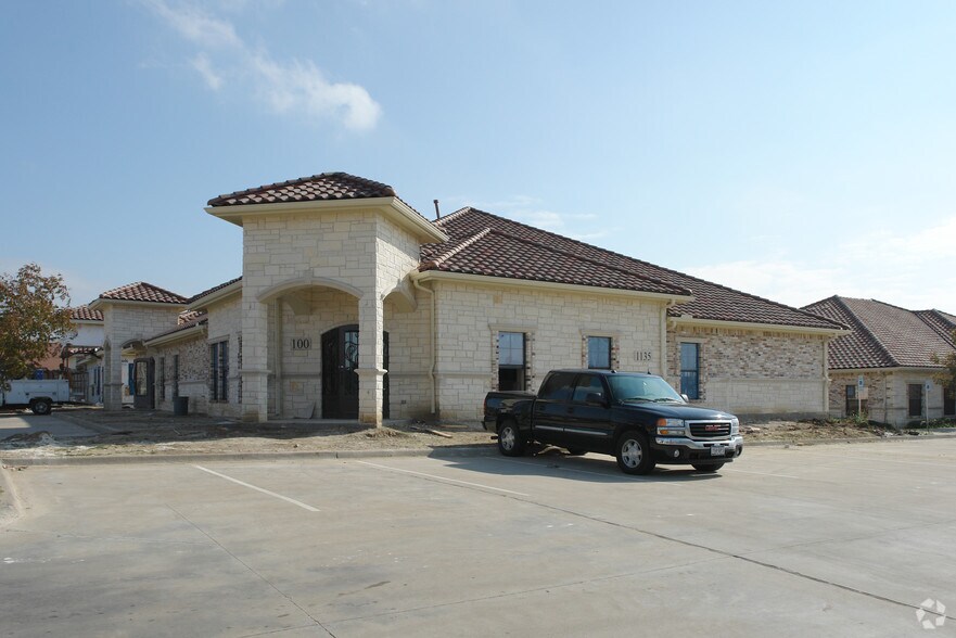 1135 Kinwest Pky, Irving, TX à vendre - Photo de l’immeuble – Image 2 sur 9