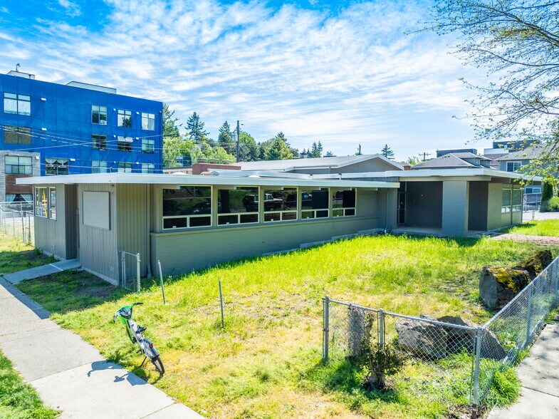 4800 40th Ave SW, Seattle, WA à louer - Photo de l’immeuble – Image 2 sur 6