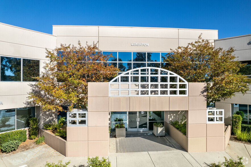 41715 Enterprise Cir N, Temecula, CA à louer - Photo de l’immeuble – Image 2 sur 17