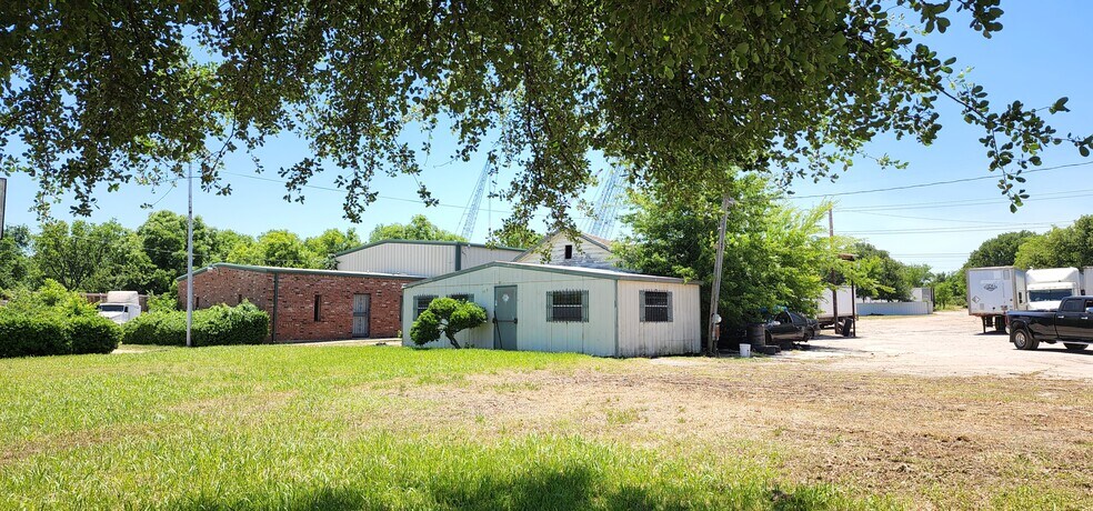 7305 Julius Schepps Fwy, Dallas, TX à vendre - Photo de l’immeuble – Image 2 sur 21