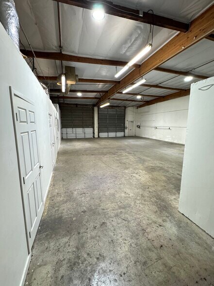 15406 Cabrito Rd, Van Nuys, CA à louer - Photo intérieure – Image 3 sur 7