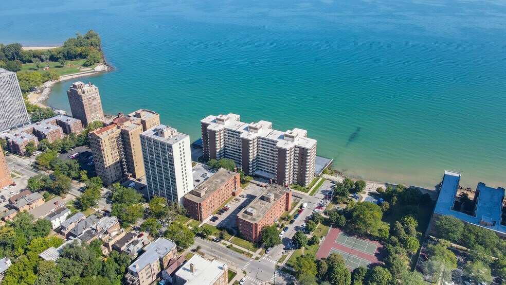 31 Unit Portfolio on 7337 S South Drive portefeuille de 31 biens à vendre sur LoopNet.fr - Photo de l’immeuble – Image 2 sur 11