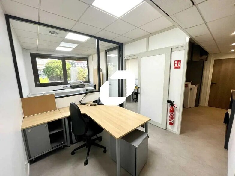Bureau dans Villeurbanne à louer - Photo de l’immeuble – Image 1 sur 10