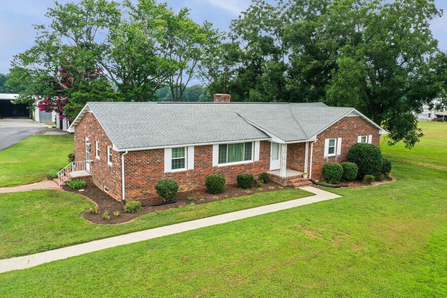 79 Gardys Mill Rd, Callao, VA à vendre - Photo de l’immeuble – Image 3 sur 22