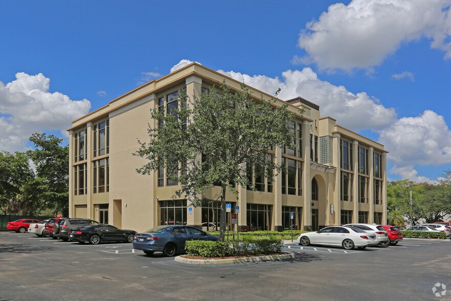 6500 Cow Pen Rd, Miami Lakes, FL à louer - Photo de l’immeuble – Image 1 sur 18