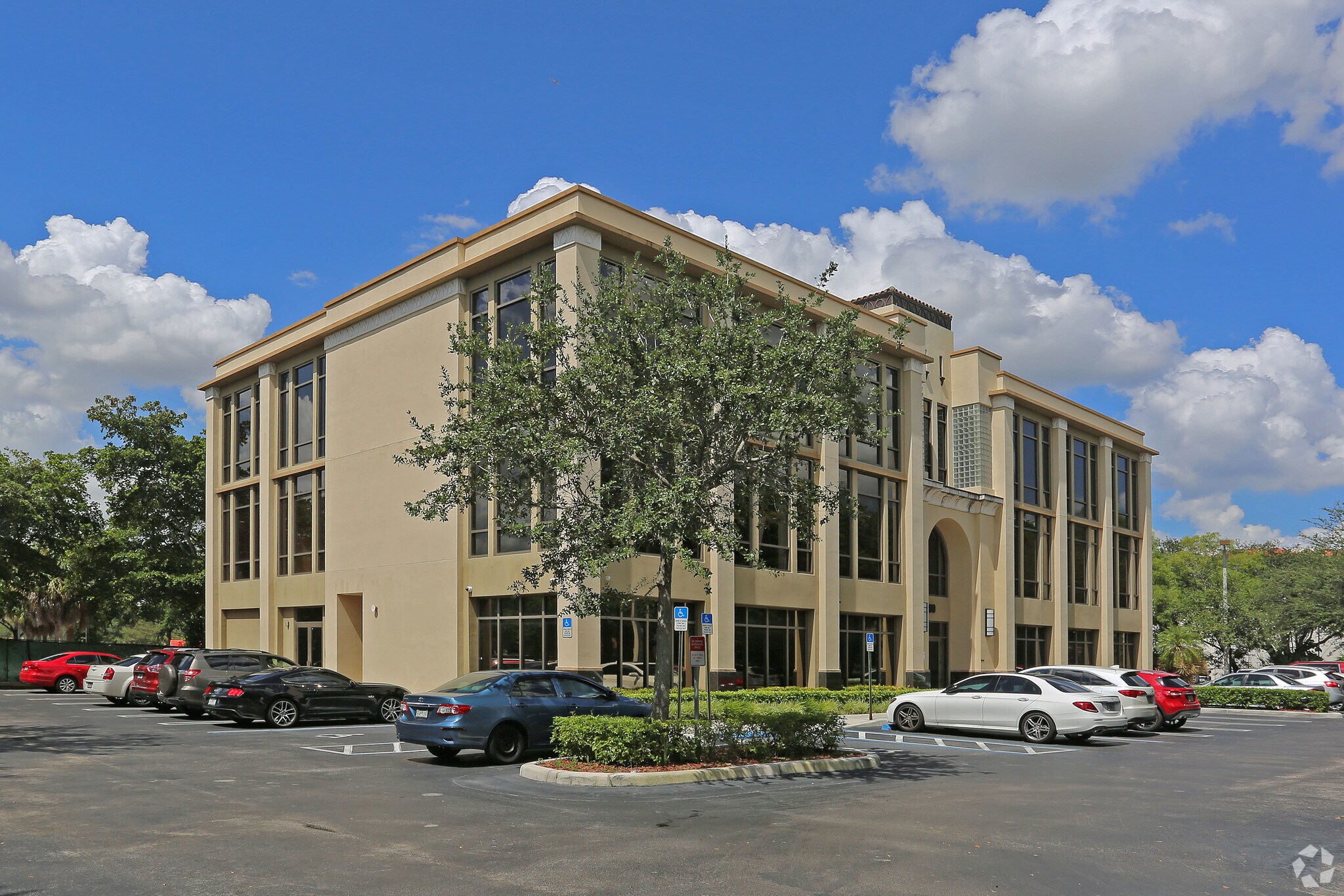 6500 Cow Pen Rd, Miami Lakes, FL à louer Photo de l’immeuble– Image 1 sur 19