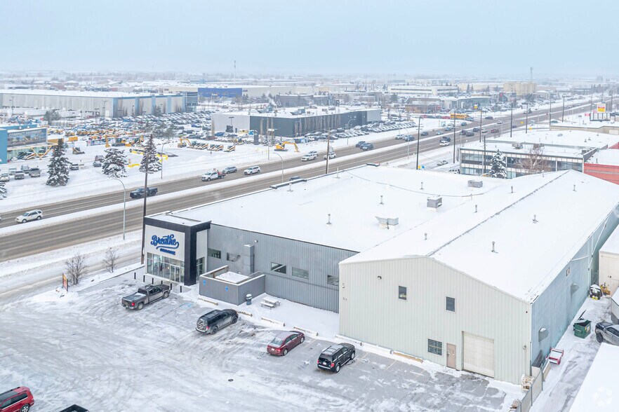 10951 170 St NW, Edmonton, AB à vendre - Aérien – Image 2 sur 5