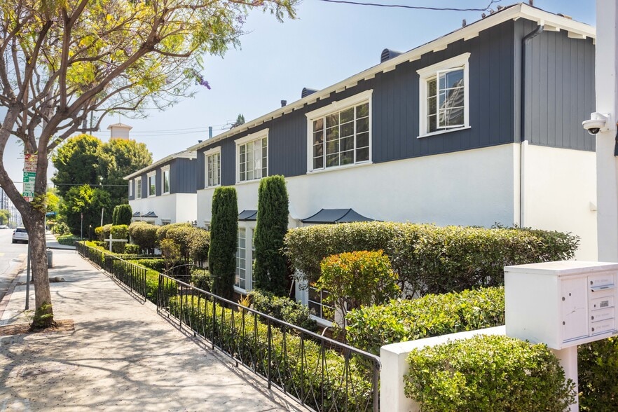 8730-8736 Holloway Dr, West Hollywood, CA à vendre - Photo de l’immeuble – Image 2 sur 12