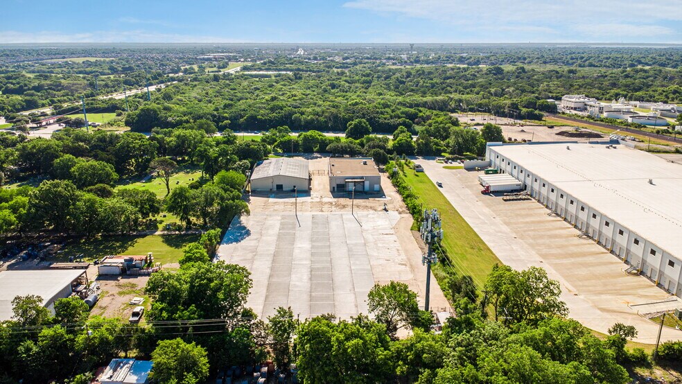 515 Mills Rd, Garland, TX à louer - Photo de l’immeuble – Image 2 sur 9