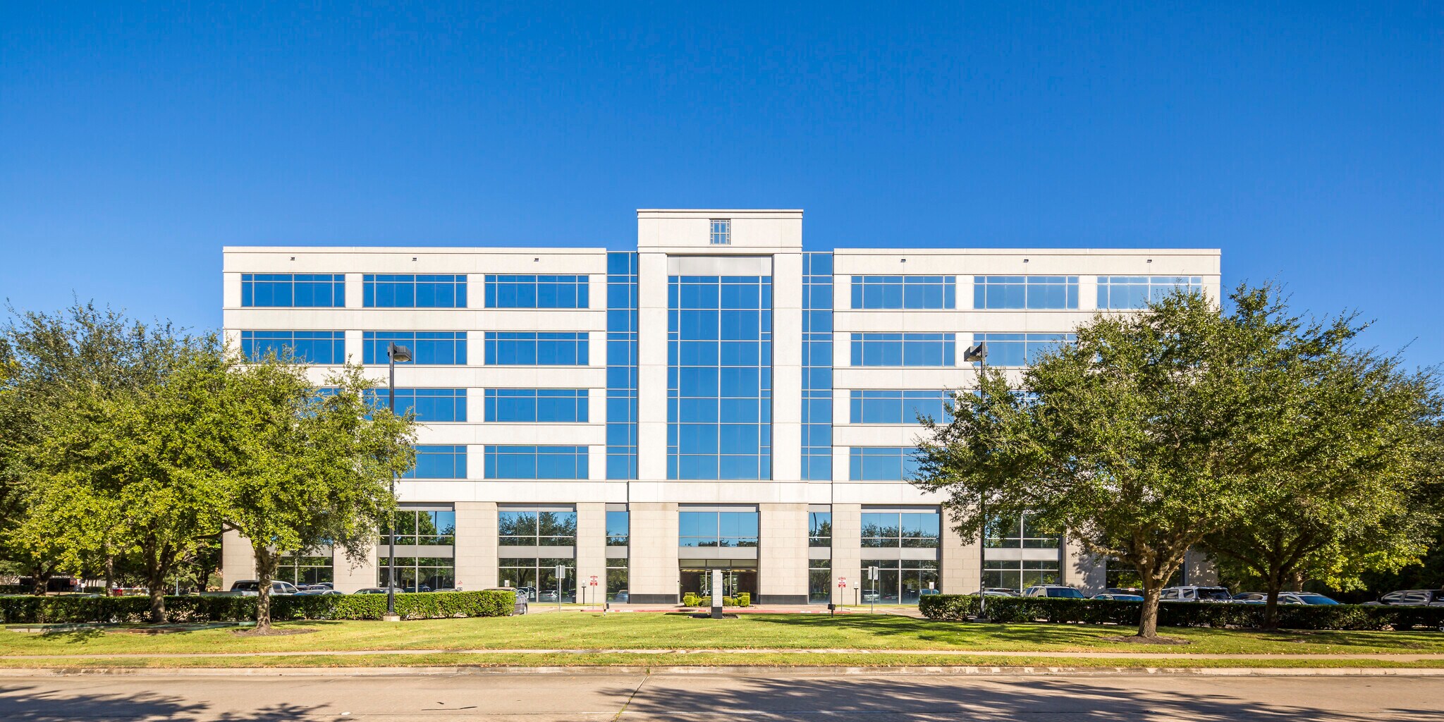 77 Sugar Creek Center Blvd, Sugar Land, TX à louer Photo principale– Image 1 sur 2