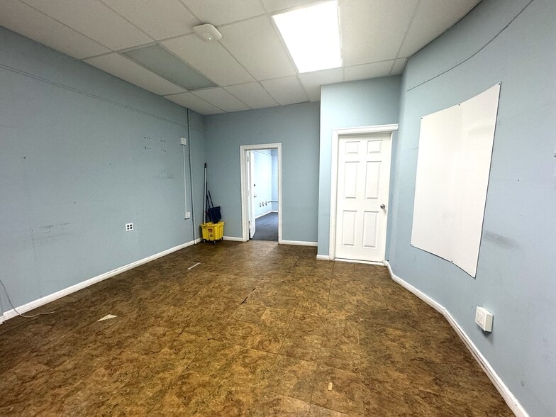 3134 14th St, Long Island City, NY à louer - Photo de l’immeuble – Image 2 sur 7