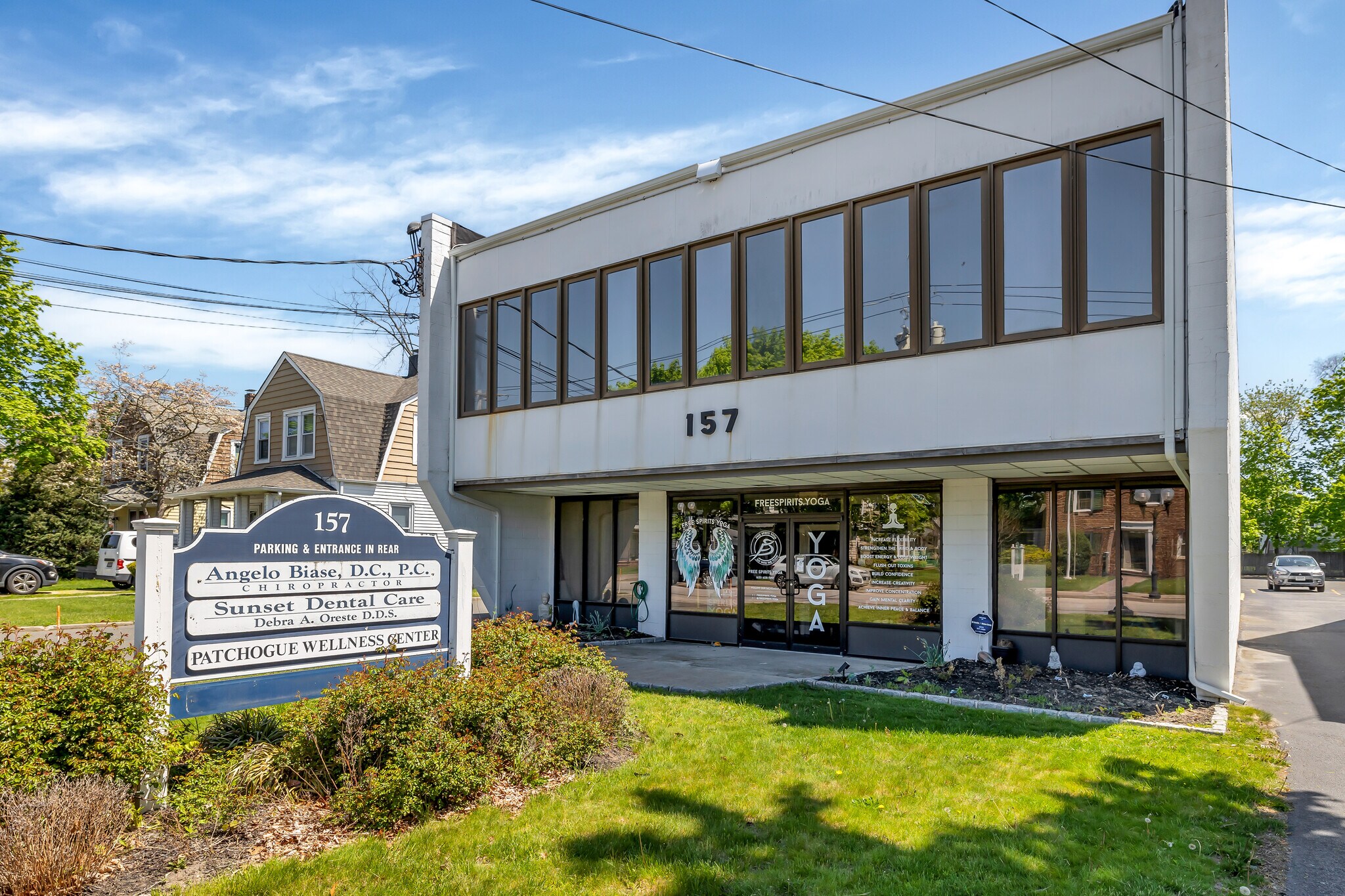 157 N Ocean Ave, Patchogue, NY à louer Photo de l’immeuble– Image 1 sur 12