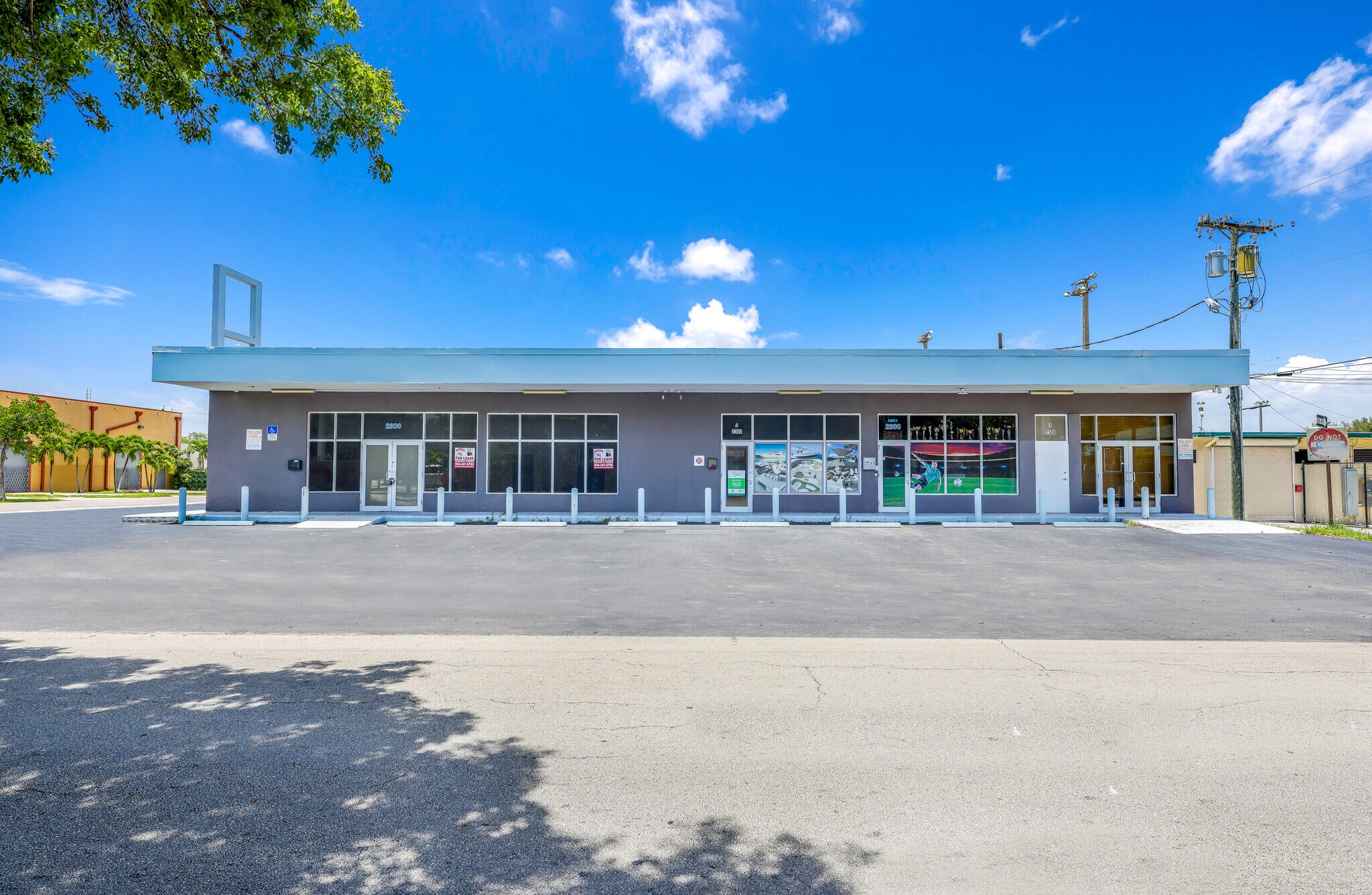 2300 N 23rd Ave, Hollywood, FL à vendre Photo de l’immeuble– Image 1 sur 15