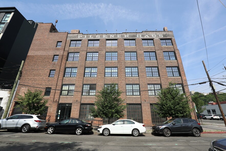 1422 Grand St, Hoboken, NJ à louer - Photo de l’immeuble – Image 2 sur 10