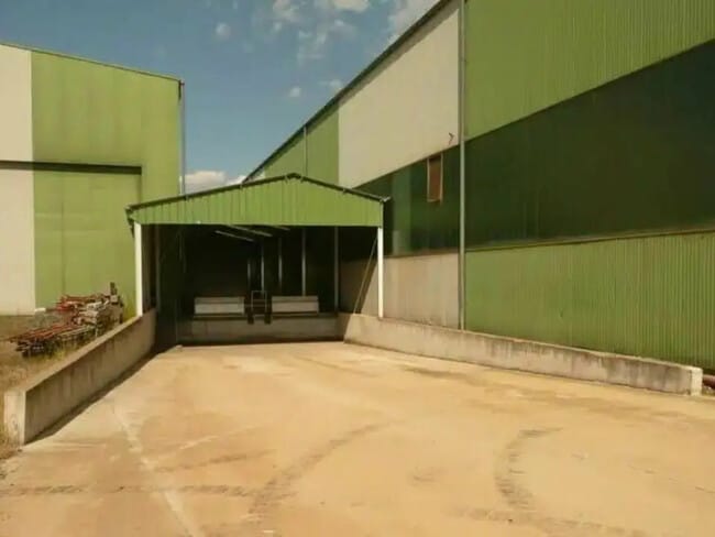 Plus de détails pour Local d'activités à louer