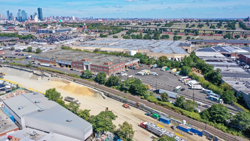 50-35 56th Rd, Maspeth, NY à louer - Aérien – Image 3 sur 12