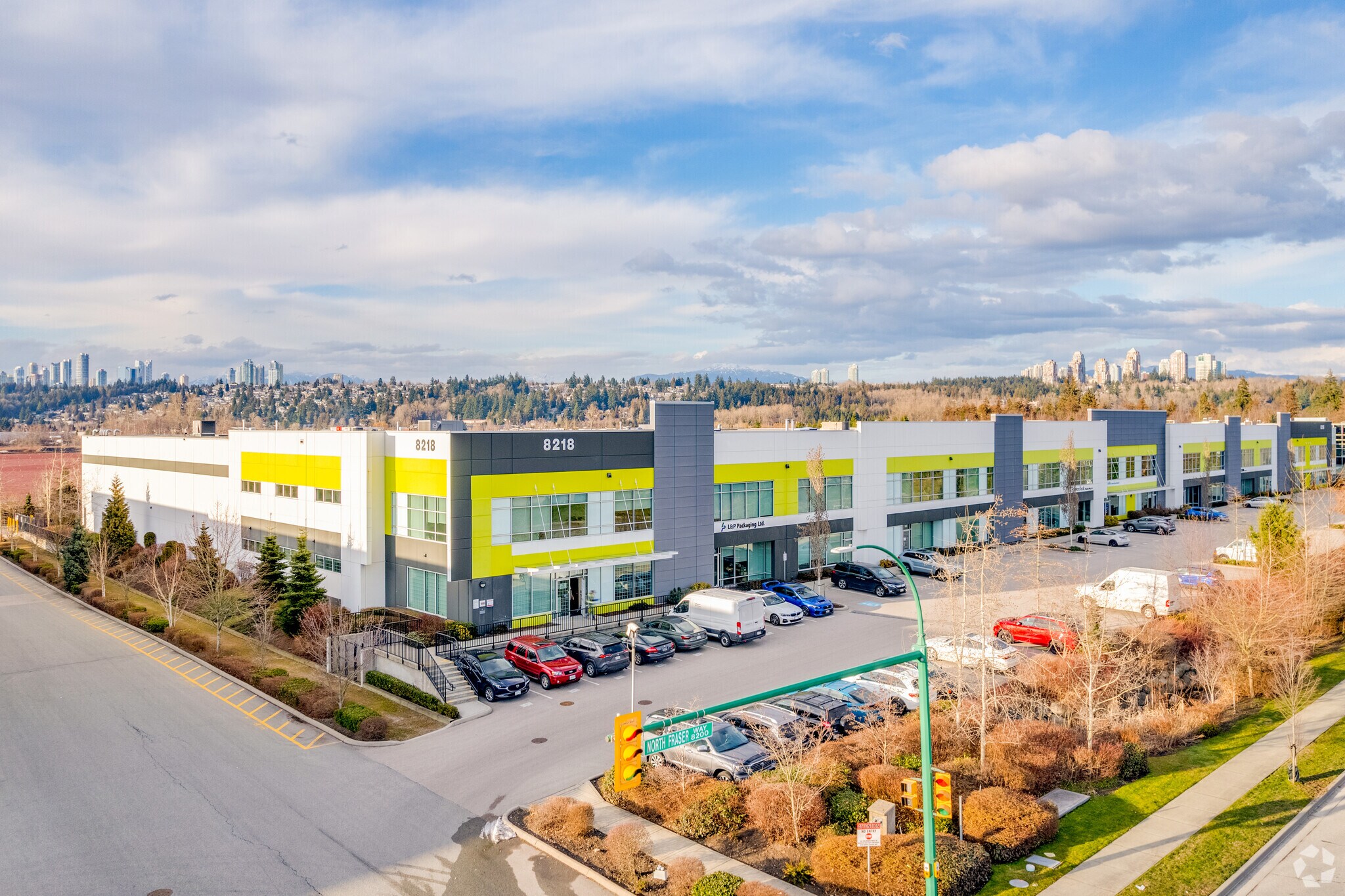 8218 N Fraser Way, Burnaby, BC à vendre Photo de l’immeuble– Image 1 sur 5