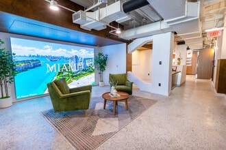 117 NE 1st Ave, Miami, FL à louer Photo intérieure– Image 1 sur 3