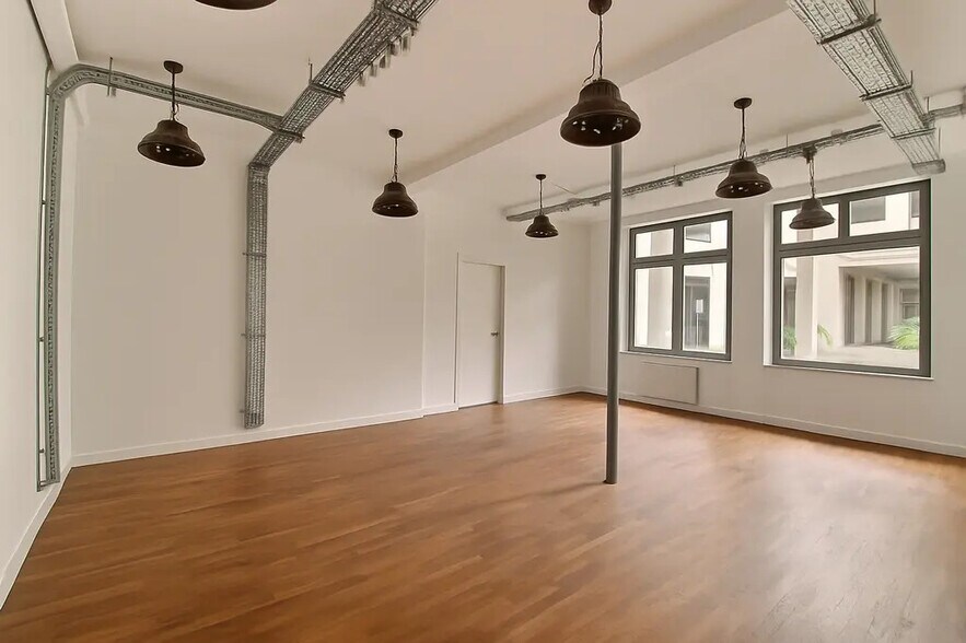 Bureau dans Paris à louer - Photo de l’immeuble – Image 1 sur 2