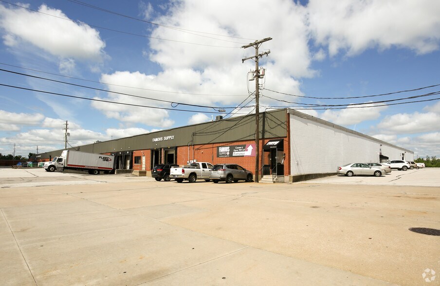 26201 Richmond Rd, Bedford Heights, OH à louer - Photo de l’immeuble – Image 3 sur 5