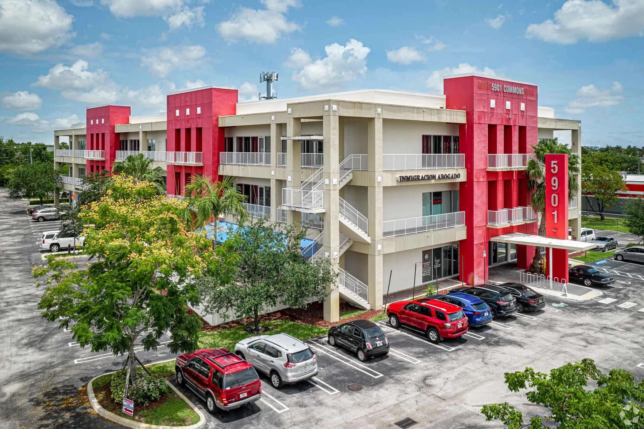 S NW 183 St, Hialeah, FL à vendre Photo principale– Image 1 sur 9