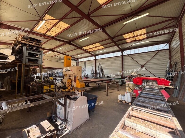 Local d'activités dans Le Pellerin à vendre - Photo de l’immeuble – Image 3 sur 4