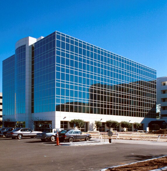 1631 N Loop Fwy W, Houston, TX à louer - Photo de l’immeuble – Image 2 sur 4