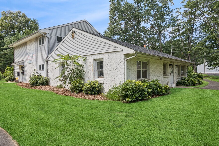 69 County Road 516, Old Bridge, NJ à louer - Photo de l’immeuble – Image 3 sur 23