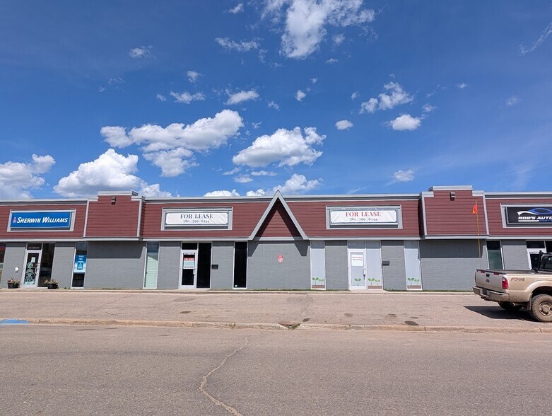 8312-8314 Fraser Av, Fort McMurray, AB à louer - Photo de l’immeuble – Image 2 sur 13
