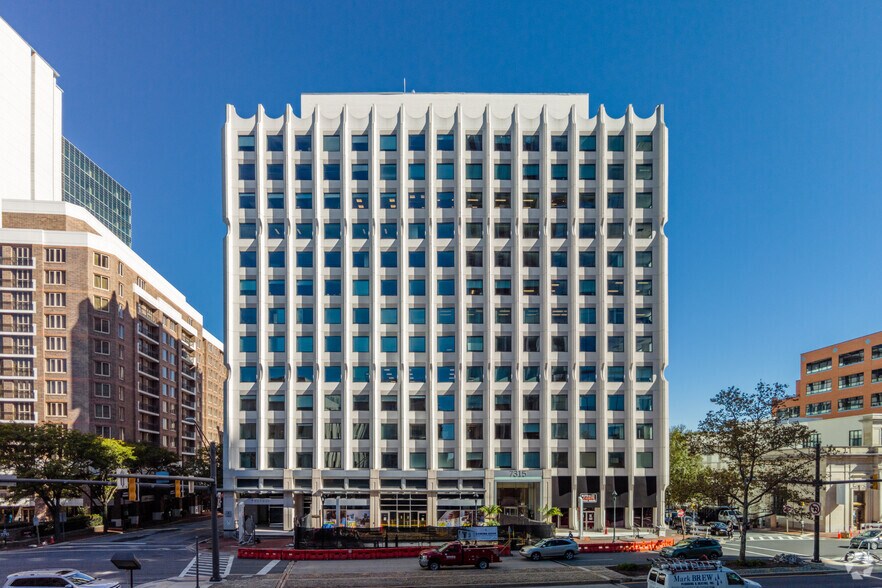 7315 Wisconsin Ave, Bethesda, MD à louer - Photo de l’immeuble – Image 2 sur 4
