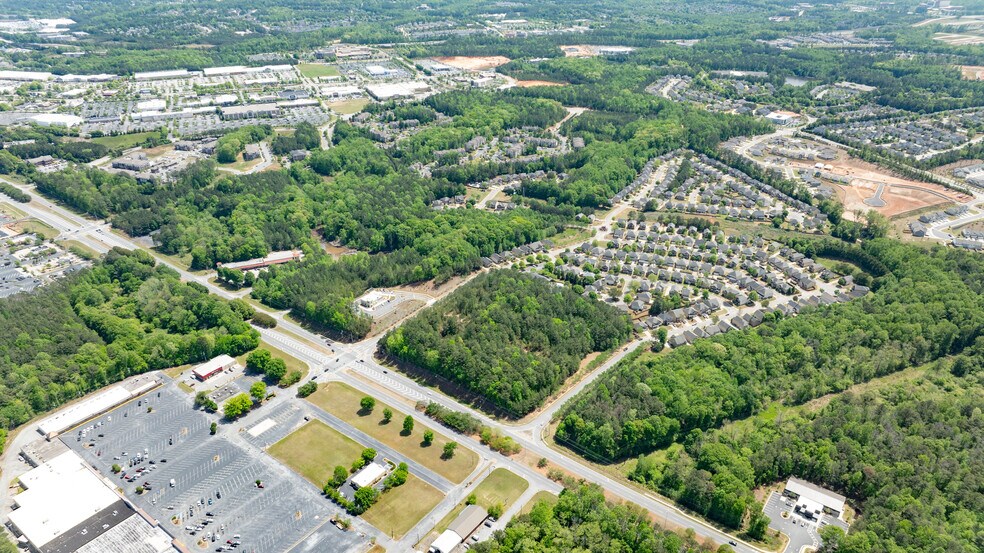 201 Bullsboro Dr, Newnan, GA à vendre - Photo de l’immeuble – Image 2 sur 18