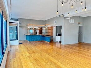 306 NW Broadway, Portland, OR à louer Photo intérieure– Image 1 sur 16